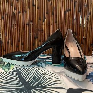 Genkek Black and White Heels, size 8